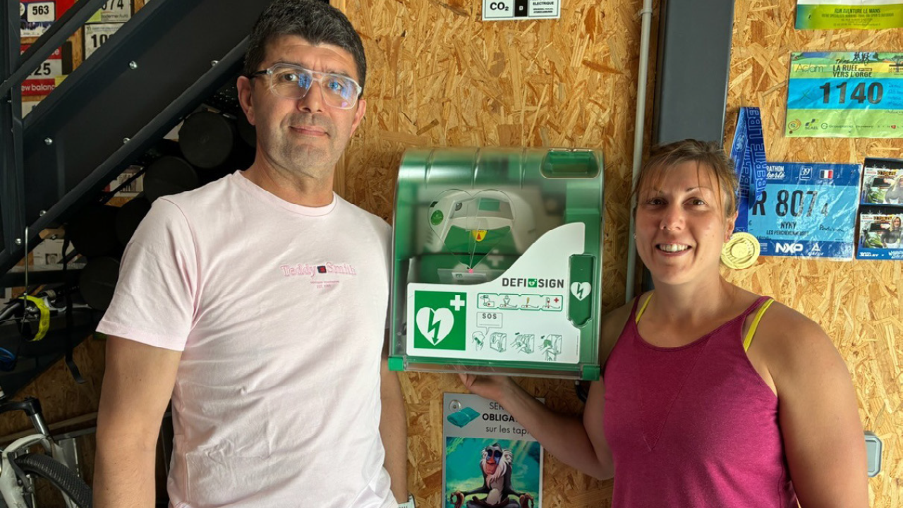 Medisol dona un DAE alla palestra di Bell&ecirc;me in Francia