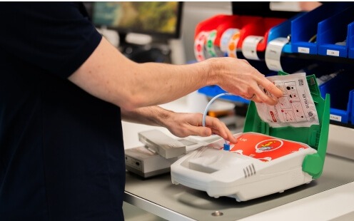 Sostituzione Gli elettrodi di un DefiSign vengono sostituiti presso il Medisol Service Center dopo averne verificato la durata.